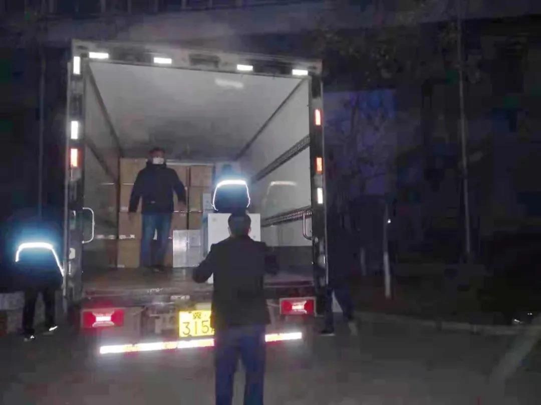 這樣深夜連續(xù)作業(yè)，已堅持了多日